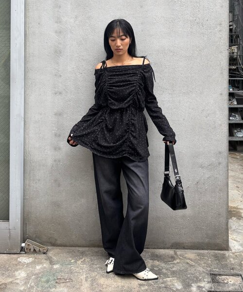 WHO'S WHO gallery(フーズフーギャラリー)の「花柄シャーリングチュニックワンピース(ワンピース・レディース・ブラック/ホワイト・FREE)」の3枚目の写真