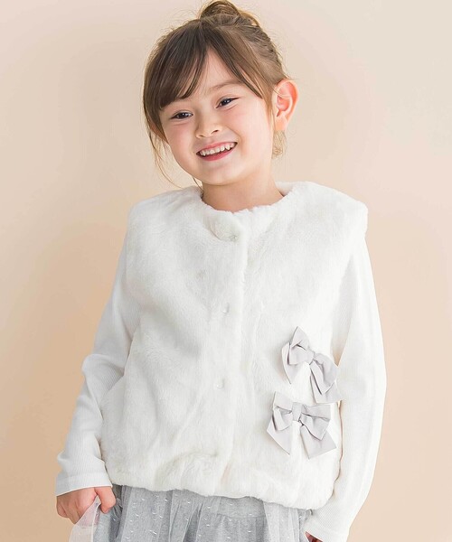 Noeil aime BeBe(ノイユエイムベベ)の「ファーリボン付きベスト(ベスト・キッズ・オフホワイト/ベージュ・110cm/100cm/120cm/130cm)」の2枚目の写真