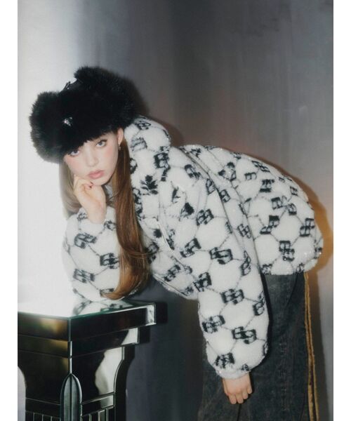 GYDA（ジェイダ）の「GGラメボアBIGブルゾン（ブルゾン・レディース・グレー/オフホワイト/ブラック・FREE）」の18枚目の写真