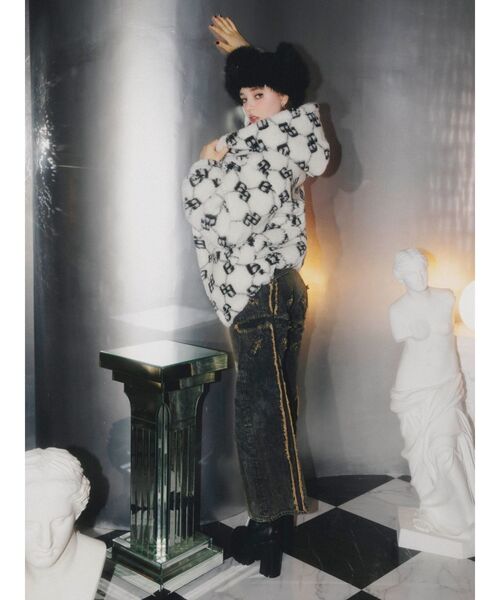 GYDA（ジェイダ）の「GGラメボアBIGブルゾン（ブルゾン・レディース・グレー/オフホワイト/ブラック・FREE）」の19枚目の写真