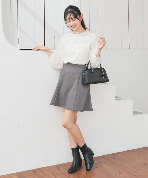 Honeys(ハニーズ)の「チュール刺繍トップス(Tシャツ/カットソー・レディース・サックスブルー系/アイボリー/ブラック・L/LL/M/S)」の4枚目の写真