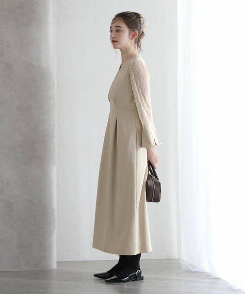 La TOTALITE(ラトータリテ)の「レーススリーブワンピース(ワンピース・レディース・ベージュ/ネイビー・36/38)」の5枚目の写真