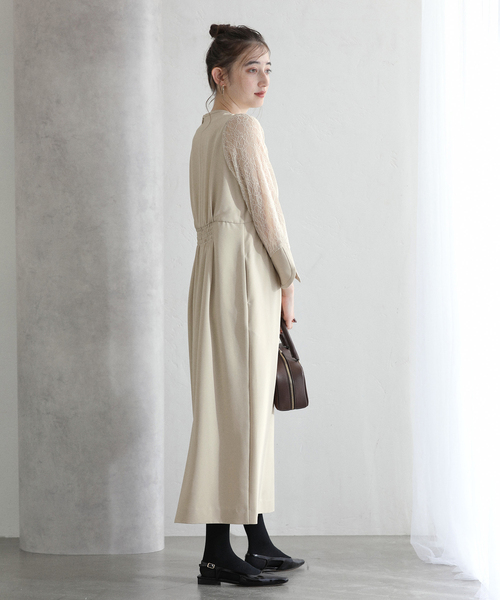 La TOTALITE(ラトータリテ)の「レーススリーブワンピース(ワンピース・レディース・ベージュ/ネイビー・36/38)」の7枚目の写真