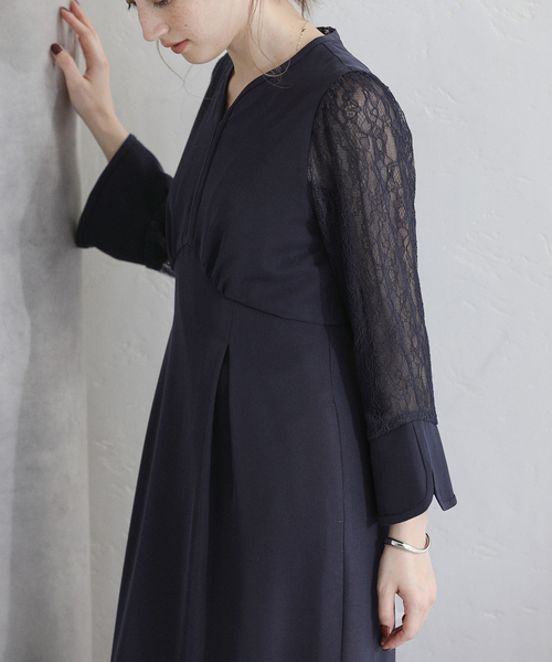 La TOTALITE(ラトータリテ)の「レーススリーブワンピース(ワンピース・レディース・ベージュ/ネイビー・36/38)」の17枚目の写真