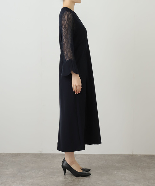 La TOTALITE(ラトータリテ)の「レーススリーブワンピース(ワンピース・レディース・ベージュ/ネイビー・36/38)」の22枚目の写真