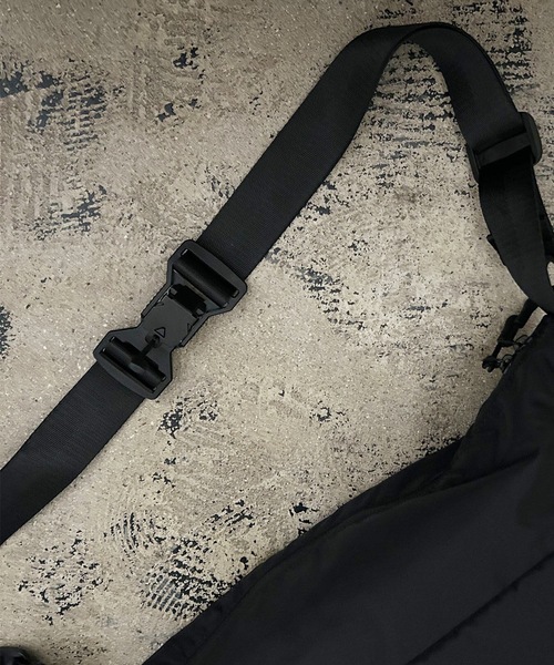COMMON WARE(コモンウェアー)の「EM:NoiR ノアール Tweak shoulder/トゥイーク ショルダーバッグ(ショルダーバッグ・レディース・ブラック・FREE)」の11枚目の写真