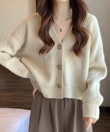 旬バランスを叶えるクロップド丈。羽織るだけでスタイルアップが完成する、着回し力抜群の春ニットカーディガン。