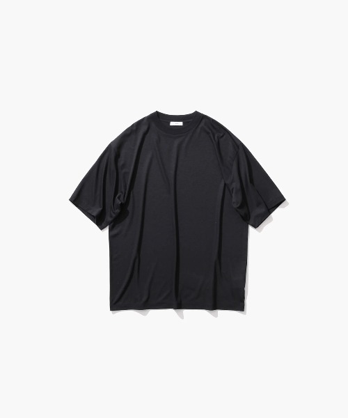 ATON（エイトン）の「ATON ROYAL WOOL JERSEY LOOSE FIT T-SHIRT KKAGGW0701（Tシャツ/カットソー・メンズ・ネイビー/ブラック・LARGE/2/4）」の2枚目の写真