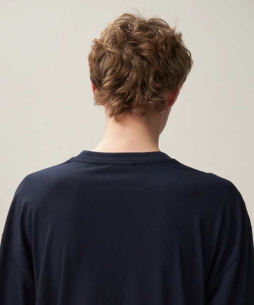 ATON（エイトン）の「ATON ROYAL WOOL JERSEY LOOSE FIT T-SHIRT KKAGGW0701（Tシャツ/カットソー・メンズ・ネイビー/ブラック・LARGE/2/4）」の3枚目の写真