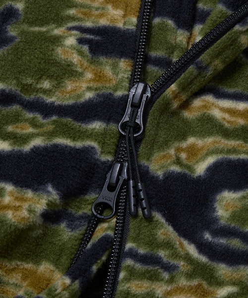 WKNDRS（ウィーキャンドース）の「CAMO FLEECE ZIPUP JK (CAMO)（その他アウター・レディース・その他・MEDIUM/LARGE/X-LARGE）」の4枚目の写真