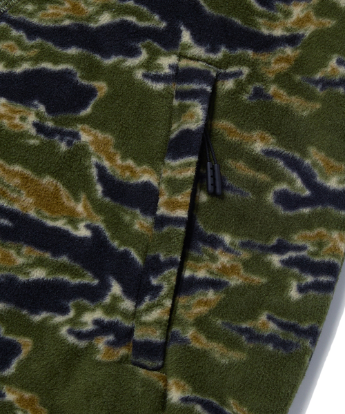 WKNDRS（ウィーキャンドース）の「CAMO FLEECE ZIPUP JK (CAMO)（その他アウター・レディース・その他・MEDIUM/LARGE/X-LARGE）」の5枚目の写真
