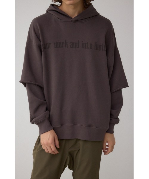 AZUL by moussy（アズールバイマウジー）の「フェイクレイヤードスウェットフーディー（パーカー・メンズ・チャコールグレー/ダークベージュ・MEDIUM/LARGE）」の5枚目の写真