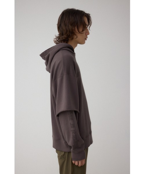 AZUL by moussy（アズールバイマウジー）の「フェイクレイヤードスウェットフーディー（パーカー・メンズ・チャコールグレー/ダークベージュ・MEDIUM/LARGE）」の10枚目の写真