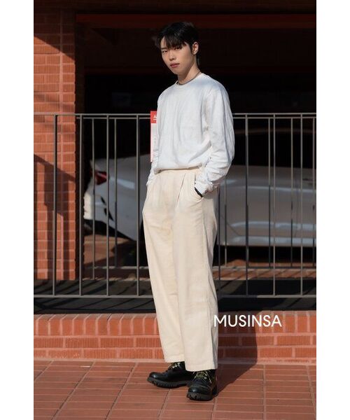 MUSINSA STANDARD（ムシンサスタンダード）の「ワンタックワイドコーデュロイバンディングパンツ[クリーム]（その他パンツ・メンズ・その他・40/38/42/36/34/32/30/26/28）」の16枚目の写真