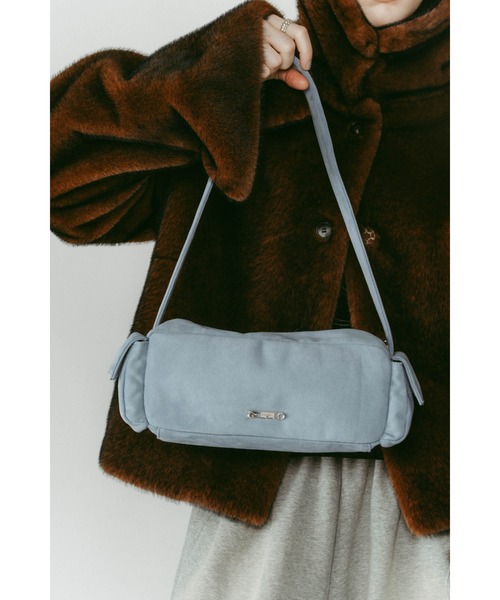 Knuth Marf（クヌースマーフ）の「rectangle suede shoulder bag（ショルダーバッグ・レディース・ブルー/チャコール・ONE SIZE）」の5枚目の写真