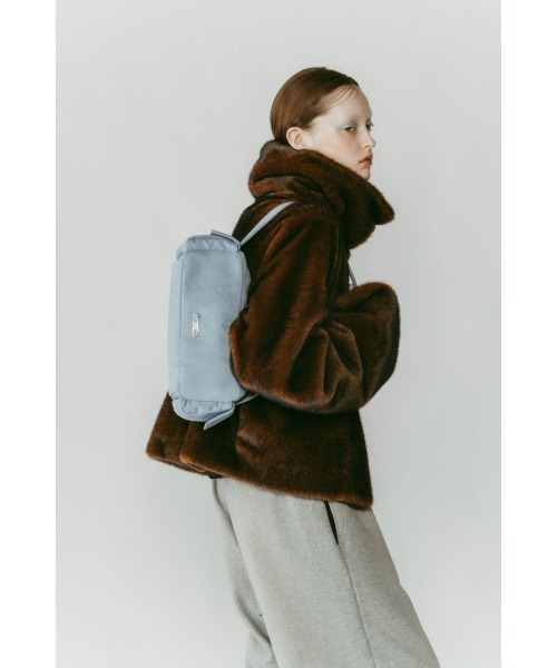 Knuth Marf（クヌースマーフ）の「rectangle suede shoulder bag（ショルダーバッグ・レディース・ブルー/チャコール・ONE SIZE）」の6枚目の写真