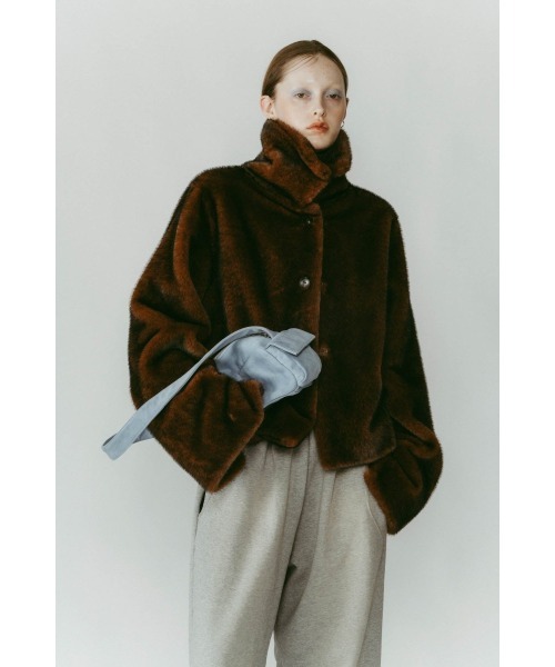 Knuth Marf（クヌースマーフ）の「rectangle suede shoulder bag（ショルダーバッグ・レディース・ブルー/チャコール・ONE SIZE）」の7枚目の写真