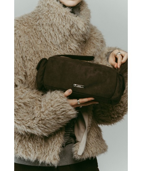 Knuth Marf（クヌースマーフ）の「rectangle suede shoulder bag（ショルダーバッグ・レディース・ブルー/チャコール・ONE SIZE）」の12枚目の写真