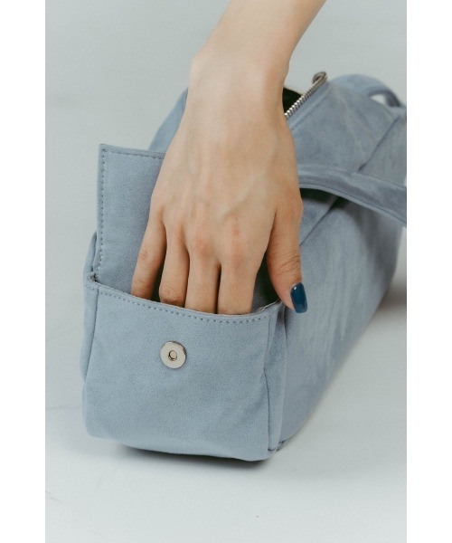 Knuth Marf（クヌースマーフ）の「rectangle suede shoulder bag（ショルダーバッグ・レディース・ブルー/チャコール・ONE SIZE）」の19枚目の写真