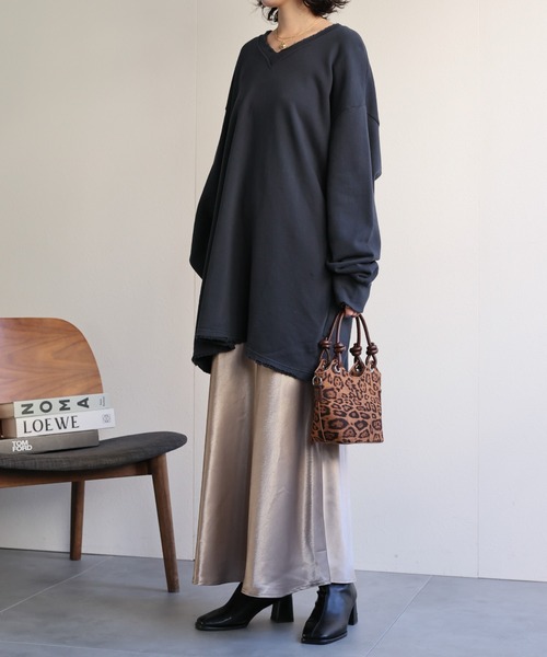 sakishimatokyo(サキシマトーキョー)の「Vネックチュニックプルオーバー(スウェット・レディース・ネイビー/ブラウン/オフホワイト/グレー・FREE)」の18枚目の写真