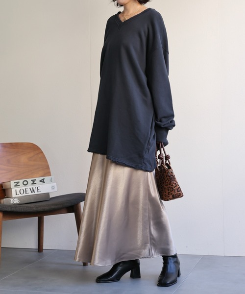 sakishimatokyo(サキシマトーキョー)の「Vネックチュニックプルオーバー(スウェット・レディース・ネイビー/ブラウン/オフホワイト/グレー・FREE)」の6枚目の写真