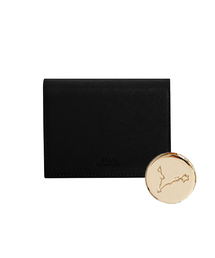 D.LAB（ディラップ）の「サフィアーノ ミネット 二つ折り財布 ブラック + 星座キーホルダー（札入れ/マネークリップ）」