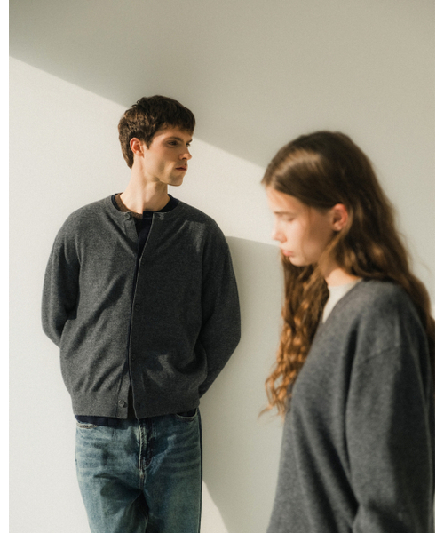 POKER FACE(ポーカーフェイス)の「FARASHA CASHMERE CREW NECK CARDIGAN CHARCOAL(ニット/セーター・レディース・その他・50/46/48)」の12枚目の写真