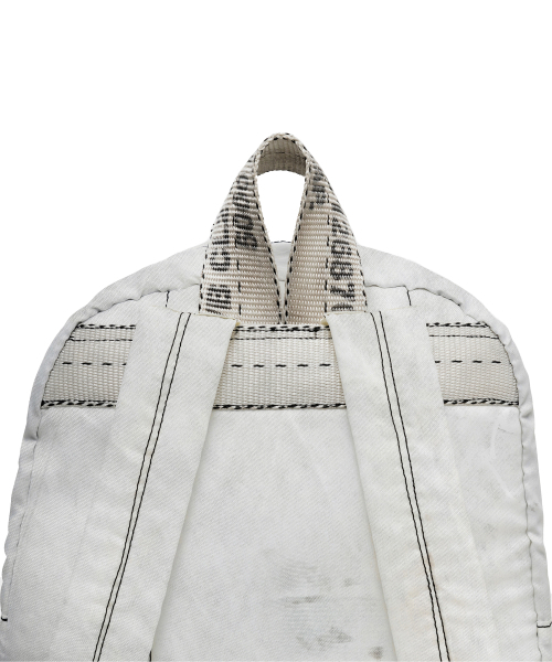 KANEITEI（カネイテイ）の「TENT LINING BACKPACK (WHITE) / UPCYCLED（バックパック/リュック・レディース・ホワイト・FREE）」の4枚目の写真