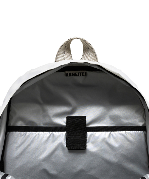 KANEITEI（カネイテイ）の「TENT LINING BACKPACK (WHITE) / UPCYCLED（バックパック/リュック・レディース・ホワイト・FREE）」の5枚目の写真