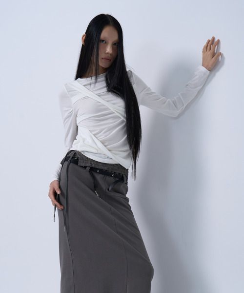トップス Twist drape tops / White TWIST DRAPE LONG SLEEVE TOP (WHITE)（Tシャツ/カットソー
