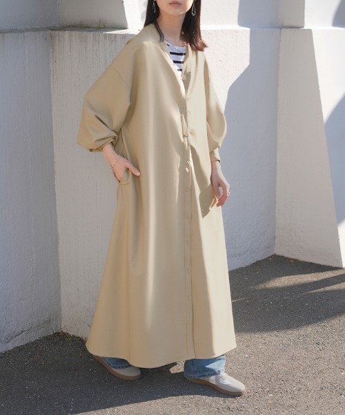 HUG.U(ハグユー)の「ウォッシャブル 深V ロングシャツワンピース(シャツワンピース・レディース・ダークグレー/ベージュ/ブラック・FREE)」の14枚目の写真