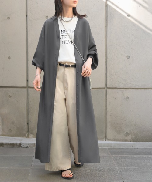 HUG.U(ハグユー)の「ウォッシャブル 深V ロングシャツワンピース(シャツワンピース・レディース・ダークグレー/ベージュ/ブラック・FREE)」の20枚目の写真