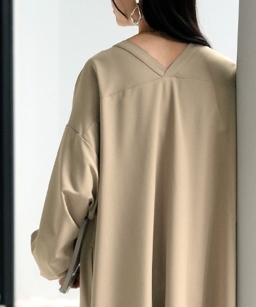 HUG.U(ハグユー)の「ウォッシャブル 深V ロングシャツワンピース(シャツワンピース・レディース・ダークグレー/ベージュ/ブラック・FREE)」の10枚目の写真