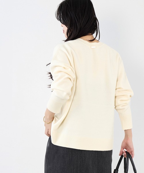 MICA&DEAL（マイカ＆ディール）の「Vネックニットプルオーバー（ニット/セーター・レディース・ブラウン/チャコールグレー/オフホワイト・FREE）」の4枚目の写真