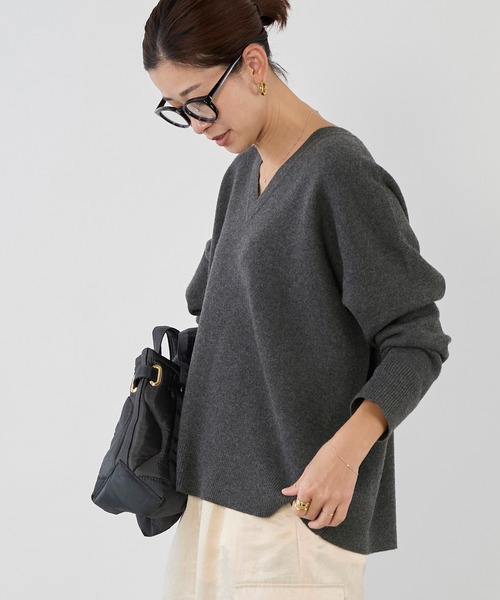 MICA&DEAL（マイカ＆ディール）の「Vネックニットプルオーバー（ニット/セーター・レディース・ブラウン/チャコールグレー/オフホワイト・FREE）」の11枚目の写真