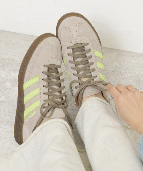 adidas Originals（アディダスオリジナルス）の「【限定モデル】【adidas originals】HANDBALL SPEZIAL W exclusive（スニーカー・レディース・ベージュ/ブラウン・24.5cm/24cm/23.5cm/23cm/22.5cm/25cm）」の3枚目の写真