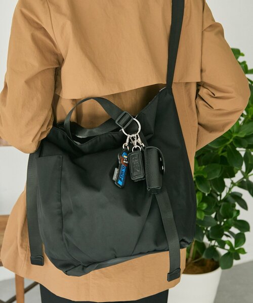 ear PAPILLONNER（イアパピヨネ）の「【PEZ(ペッツ)×ear】本革リップケースチャーム（その他・レディース・ブラック/カーキ/ボルドー・FREE）」の7枚目の写真