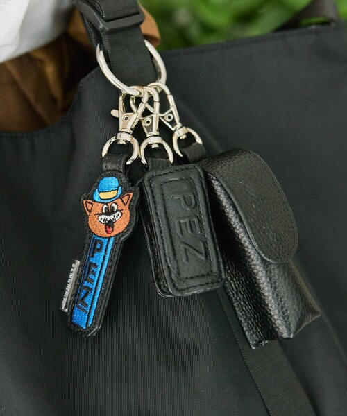 ear PAPILLONNER（イアパピヨネ）の「【PEZ(ペッツ)×ear】本革リップケースチャーム（その他・レディース・ブラック/カーキ/ボルドー・FREE）」の6枚目の写真