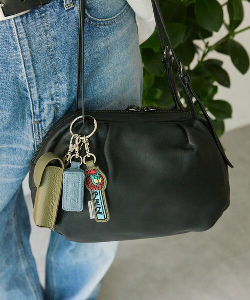 ear PAPILLONNER（イアパピヨネ）の「【PEZ(ペッツ)×ear】本革リップケースチャーム（その他・レディース・ブラック/カーキ/ボルドー・FREE）」の21枚目の写真