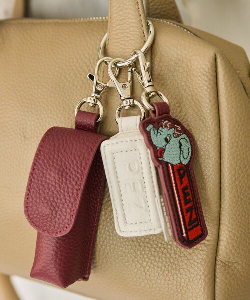 ear PAPILLONNER（イアパピヨネ）の「【PEZ(ペッツ)×ear】本革リップケースチャーム（その他・レディース・ブラック/カーキ/ボルドー・FREE）」の13枚目の写真