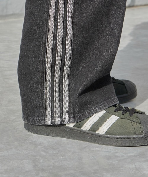 adidas(アディダス)の「adidas/アディダス FIREBIRD ADICOLOR DENIM PANTS スリーストライプス ストレートシルエット デニムパンツ 秋 秋服 2026年秋冬(デニムパンツ・メンズ・ブラック・36/34/32/30/28)」の20枚目の写真
