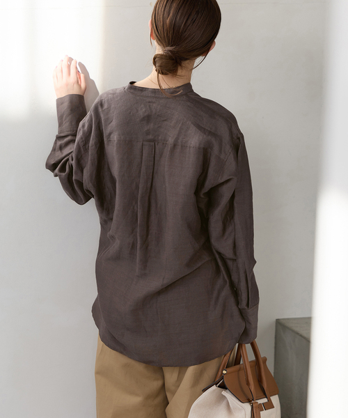 IENA（イエナ）の「《一部カラーWEB限定/》ラミーリヨセルバンドカラーシャツ（シャツ/ブラウス・レディース・サックスブルー/スカイブルー/ホワイト/ブラウン/ピンク・FREE）」の22枚目の写真