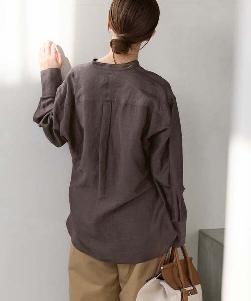 IENA（イエナ）の「《一部カラーWEB限定》ラミーリヨセルバンドカラーシャツ（シャツ/ブラウス・レディース・サックスブルー/スカイブルー/ホワイト/ブラウン/ピンク・FREE）」の22枚目の写真