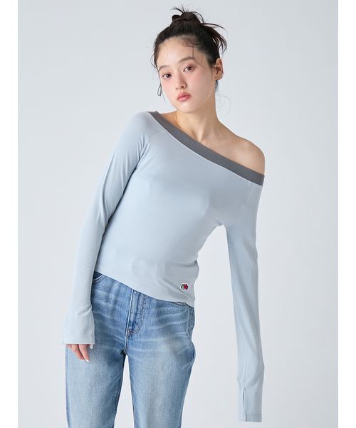 LILY BROWN(リリーブラウン)の「Fruit of the Loom×LILY BROWN/2wayオフショルダートップス(Tシャツ/カットソー・レディース・ネイビー/ホワイト/ライトブルー・F)」の5枚目の写真