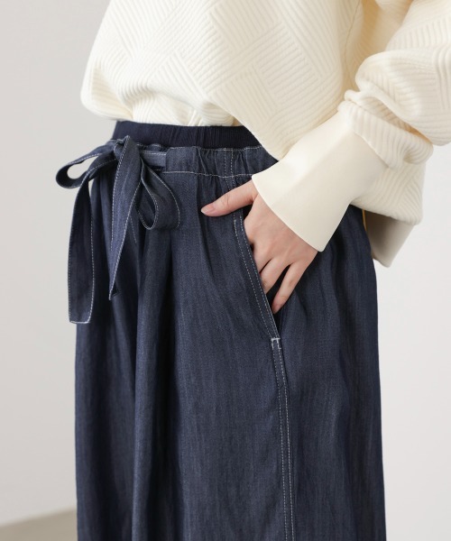 Bou Jeloud(ブージュルード)の「リラックシーデニムワイドパンツ(デニムパンツ・レディース・ブルー/インディゴブルー・38)」の15枚目の写真