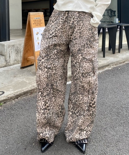 RAY CASSIN（レイカズン）の「デザインカーゴパンツ（カーゴパンツ・レディース・アイボリー/カーキ/ベージュ・FREE）」の2枚目の写真