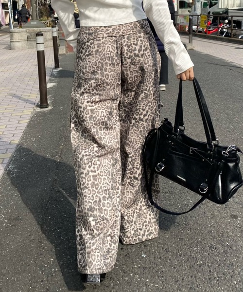 RAY CASSIN（レイカズン）の「デザインカーゴパンツ（カーゴパンツ・レディース・アイボリー/カーキ/ベージュ・FREE）」の5枚目の写真