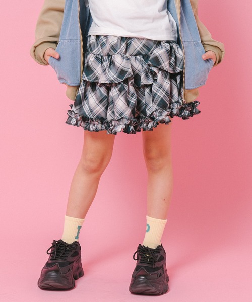 URBAN CHERRY(アーバンチェリー)の「【インナーパンツ付き】ティアードフリルチェックスカート(スカート・キッズ・ネイビー/グリーン/レッド/ブラウン・110cm/120cm/130cm/140cm/150cm)」の3枚目の写真