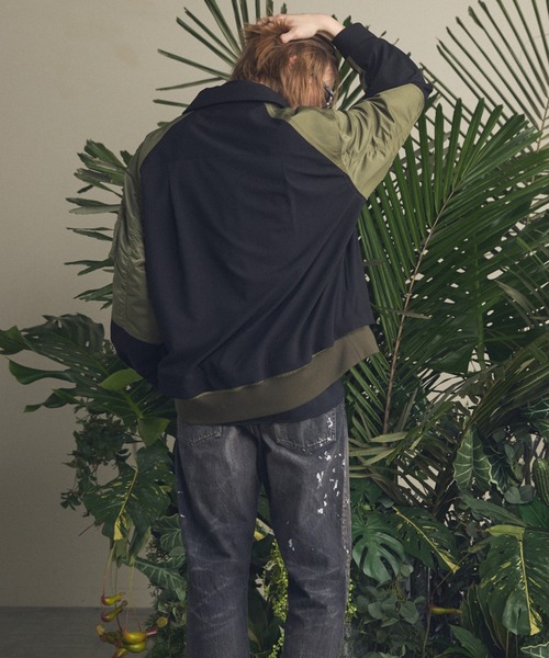 MAISON SPECIAL(メゾンスペシャル)の「《UNISEX》Layering MA-1 Docking Prime-Over Open Collar Shirt/レイヤリングMA-1ドッキングプライムオーバーオープンカラーシャツ【MAISON SPECIAL/メゾンスペシャル】(シャツ/ブラウス・メンズ・ブラック/チャコールグレー・2/1/0)」の7枚目の写真