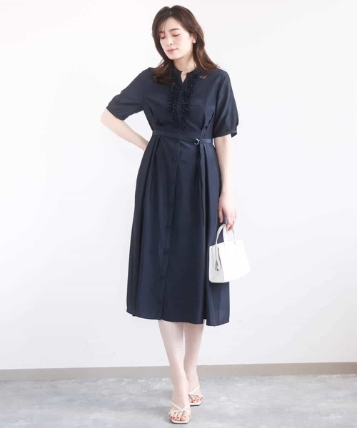 OFUON le MK(オフオンルエムケー)の「フロントフリルキーネックワンピース/洗える/WEB限定サイズあり(ワンピース・レディース・ネイビー/ブルー・36/40/38)」の6枚目の写真